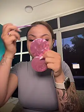 Snapshot of Beella1_ chatting on November 2025 11:34:02 AM Beella1 online show from November 2025 11:34:02 AM