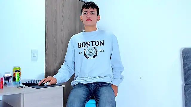 Nicolas Torres  online show from November 2025 02:35:02 AM