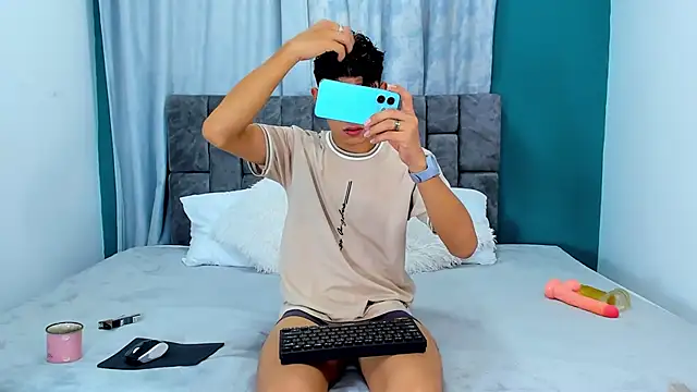 Nicolas Torres  online show from November 2025 04:14:02 AM