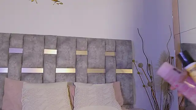 Karina Wong online show from November 2025 07:27:01 PM