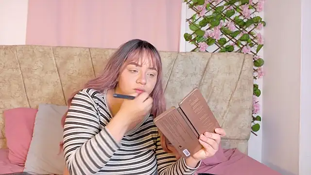 Karina Wong online show from November 2025 08:52:02 PM