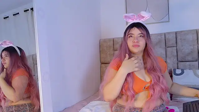 Karina Wong online show from November 2025 09:16:01 PM