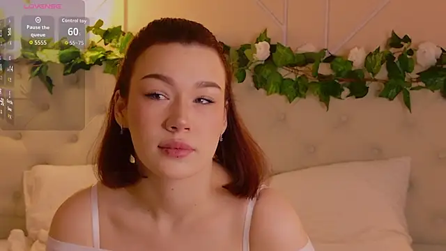 Snapshot of KoriPaul chatting on April 2026 05:05:01 AM KoriPaul online show from April 2026 05:05:01 AM