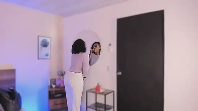 YariRose online show from November 2025 01:58:02 PM