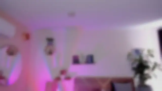 Snapshot of YariRose chatting on April 2026 04:32:01 PM YariRose online show from April 2026 04:32:01 PM