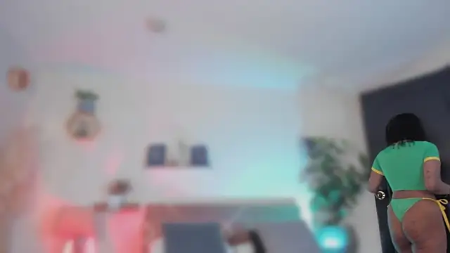 Snapshot of YariRose chatting on June 2026 03:47:01 PM YariRose online show from June 2026 03:47:01 PM