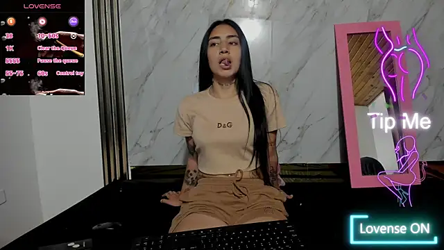 Sasha Blonde online show from November 2025 08:20:02 PM