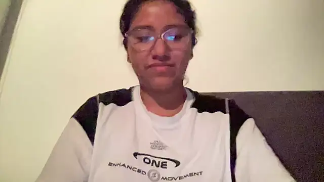 Kmiii21 online show from November 2025 07:01:01 AM