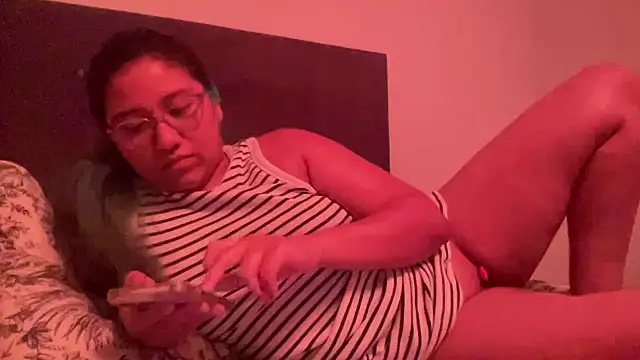 Snapshot of Kmiii21 chatting on January 2026 05:00:01 AM Kmiii21 online show from January 2026 05:00:01 AM