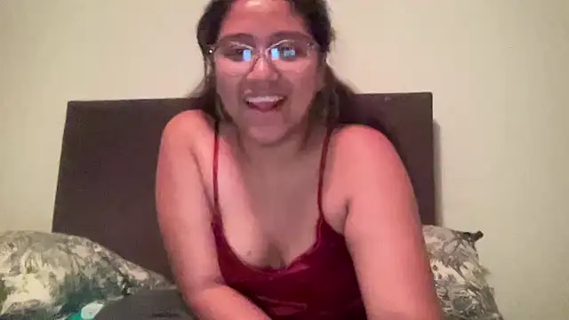 Snapshot of Kmiii21 chatting on February 2026 05:05:01 AM Kmiii21 online show from February 2026 05:05:01 AM