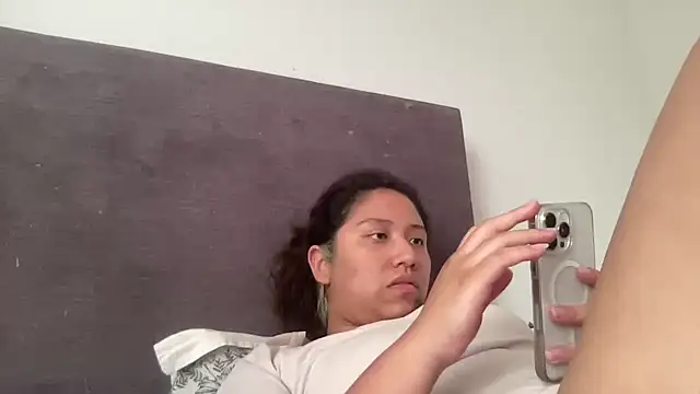 Snapshot of Kmiii21 chatting on February 2026 06:57:02 PM Kmiii21 online show from February 2026 06:57:02 PM