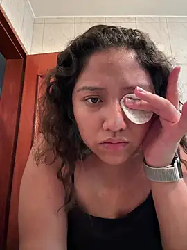 Snapshot of Kmiii21 chatting on March 2026 05:34:01 AM Kmiii21 online show from March 2026 05:34:01 AM