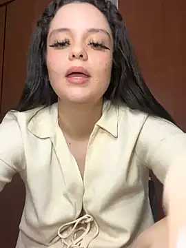 Selena Roa online show from March 2026 02:25:02 PM