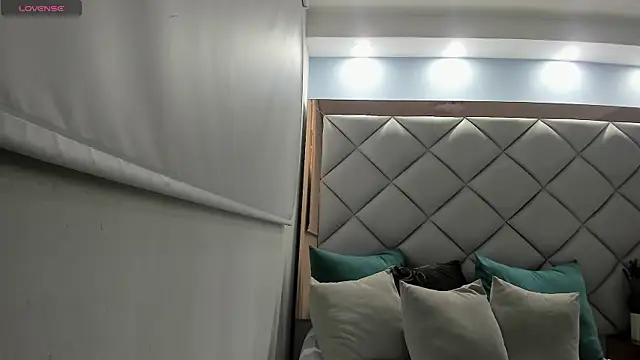 Snapshot of mirandaduboiss chatting on November 2025 05:12:01 PM mirandaduboiss online show from November 2025 05:12:01 PM