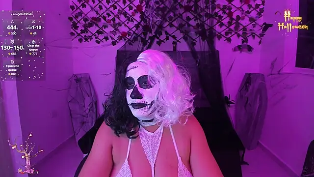 Karly Closson online show from October 2025 04:47:01 AM