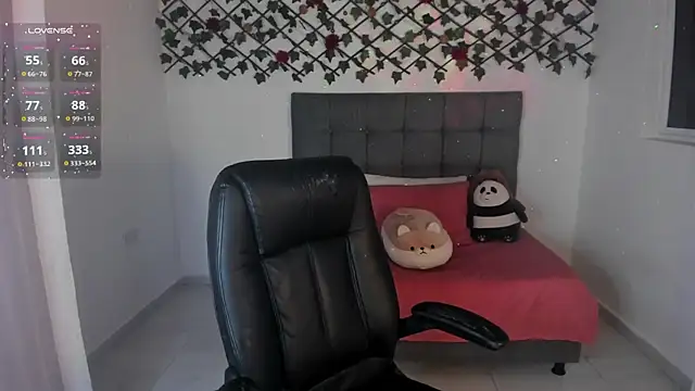 Karly Closson online show from November 2025 04:23:02 AM