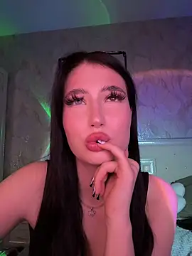 KailyBell online show from November 2025 10:48:02 PM