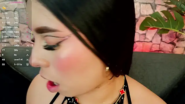 mia roux1 online show from November 2025 06:17:01 PM