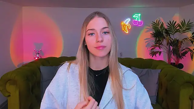 sassy cutie online show from November 2025 08:00:01 PM