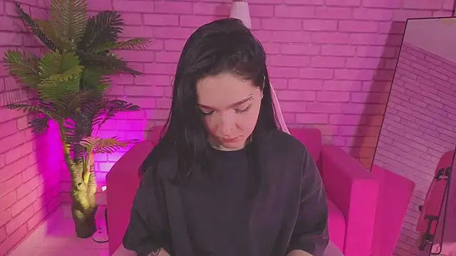 Snapshot of Linda_Sweetiest chatting on December 2025 12:49:02 AM Linda Sweetiest online show from December 2025 12:49:02 AM