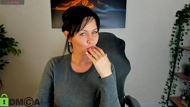 Sara Devills online show from April 2026 09:10:02 AM