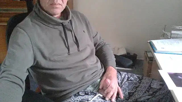 Snapshot of Lutzi1970 chatting on November 2025 09:47:02 AM Lutzi1970 online show from November 2025 09:47:02 AM