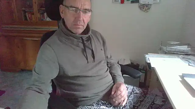 Snapshot of Lutzi1970 chatting on November 2025 10:58:01 AM Lutzi1970 online show from November 2025 10:58:01 AM