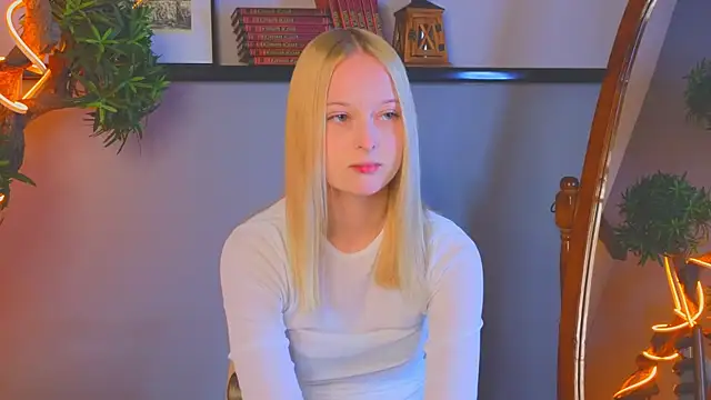 Snapshot of YungLyssy chatting on October 2025 03:23:02 AM YungLyssy online show from October 2025 03:23:02 AM