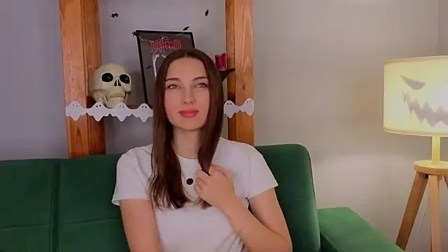 Snapshot of KateCahee chatting on October 2025 12:33:01 AM KateCahee online show from October 2025 12:33:01 AM