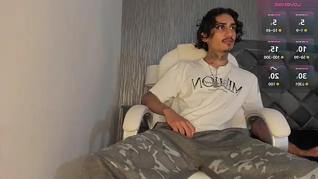 Snapshot of Mr_Strike chatting on October 2025 02:41:02 AM Mr Strike online show from October 2025 02:41:02 AM