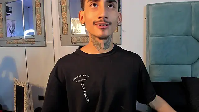 Snapshot of Mr_Strike chatting on November 2025 02:55:01 AM Mr Strike online show from November 2025 02:55:01 AM