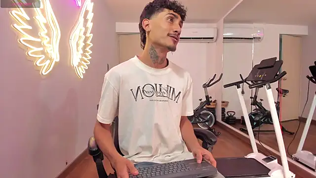 Snapshot of Mr_Strike chatting on November 2025 03:07:01 AM Mr Strike online show from November 2025 03:07:01 AM