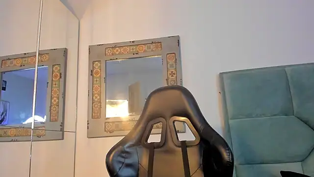 Snapshot of Mr_Strike chatting on November 2025 03:05:02 AM Mr Strike online show from November 2025 03:05:02 AM