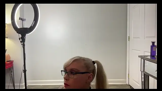 daddysprincess731 online show from November 2025 03:29:01 AM