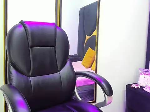 Snapshot of Gianna_Johnson chatting on November 2025 04:33:02 AM Gianna Johnson online show from November 2025 04:33:02 AM