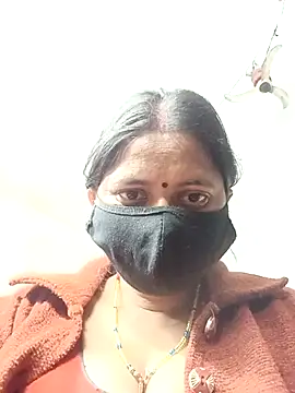 QRESABABY online show from November 2025 11:54:01 PM