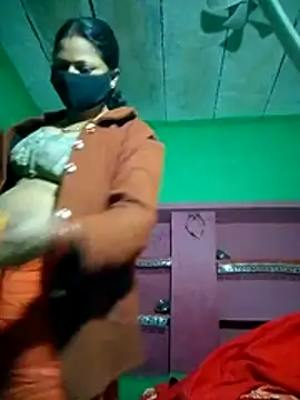 QRESABABY online show from November 2025 01:18:01 AM