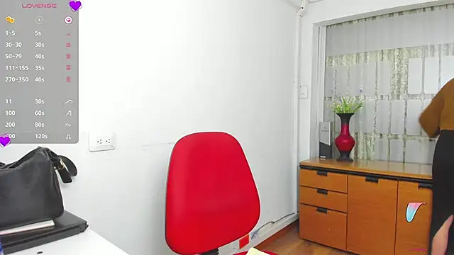 chloehanna online show from November 2025 06:01:02 PM