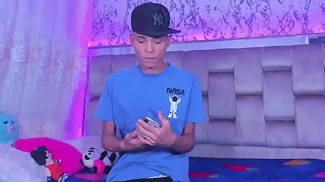 boyswantingplay online show from November 2025 04:44:02 AM