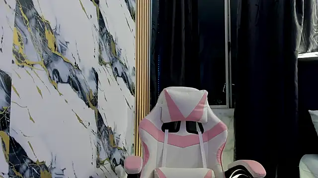 Scarlet DLuce online show from November 2025 11:05:02 PM