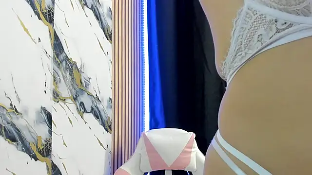 Scarlet DLuce online show from November 2025 09:12:02 AM