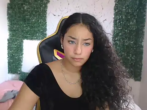 Snapshot of emily_stars1 chatting on November 2025 07:02:02 PM emily stars1 online show from November 2025 07:02:02 PM