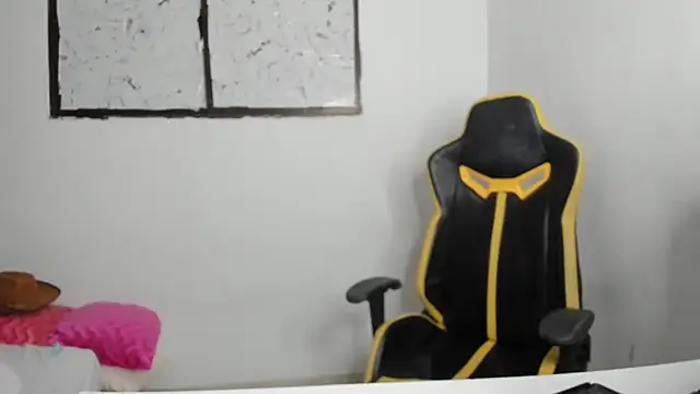 Snapshot of emily_stars1 chatting on December 2025 06:30:02 AM emily stars1 online show from December 2025 06:30:02 AM