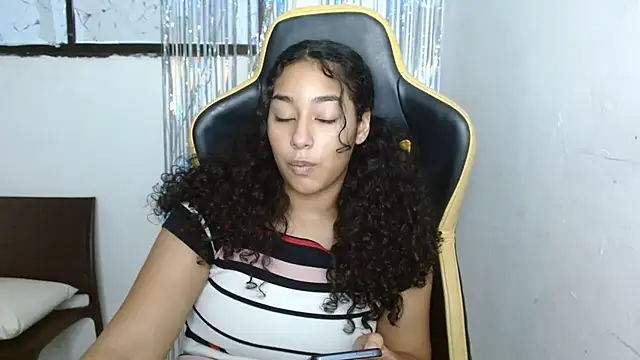 Snapshot of emily_stars1 chatting on December 2025 10:28:01 PM emily stars1 online show from December 2025 10:28:01 PM