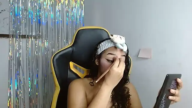 Snapshot of emily_stars1 chatting on December 2025 10:39:01 PM emily stars1 online show from December 2025 10:39:01 PM