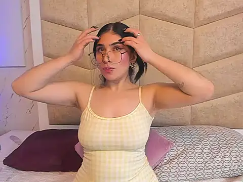 Snapshot of EmmaColliinss chatting on October 2025 01:58:01 PM EmmaColliinss online show from October 2025 01:58:01 PM