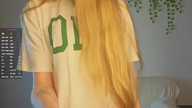 KissyCloud online show from November 2025 08:02:01 AM