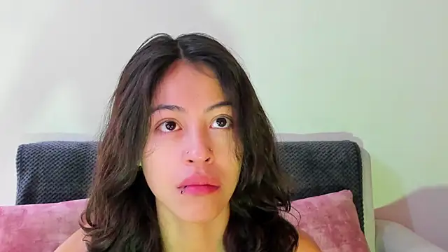 Snapshot of emily_jonessxx chatting on November 2025 01:11:01 PM emily jonessxx online show from November 2025 01:11:01 PM