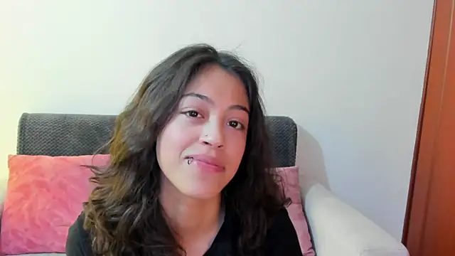 Snapshot of emily_jonessxx chatting on November 2025 07:13:01 PM emily jonessxx online show from November 2025 07:13:01 PM