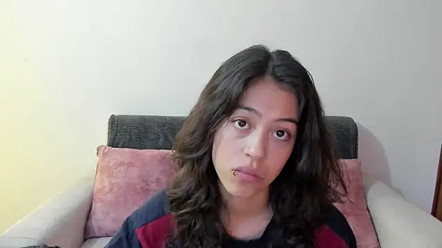 Snapshot of emily_jonessxx chatting on November 2025 07:38:01 PM emily jonessxx online show from November 2025 07:38:01 PM